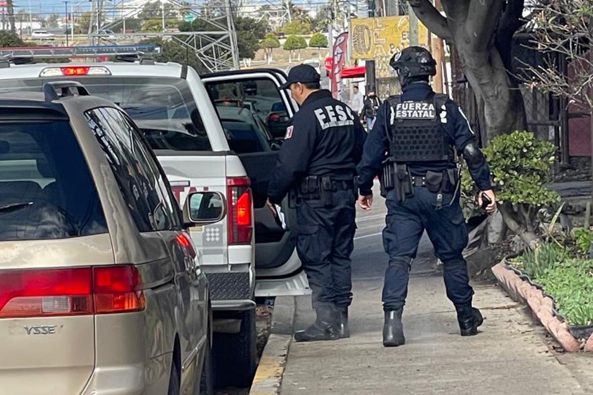 Relevan a policías de Rosarito