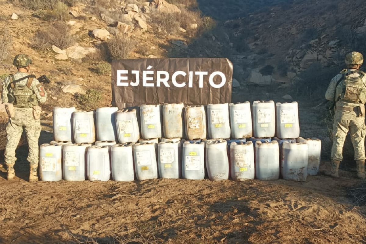 Militares aseguran más de 2 mil litros de precursores químicos en Ensenada