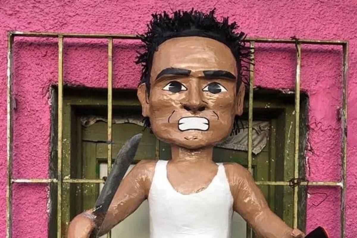 Crean piñata del asaltante de la combi