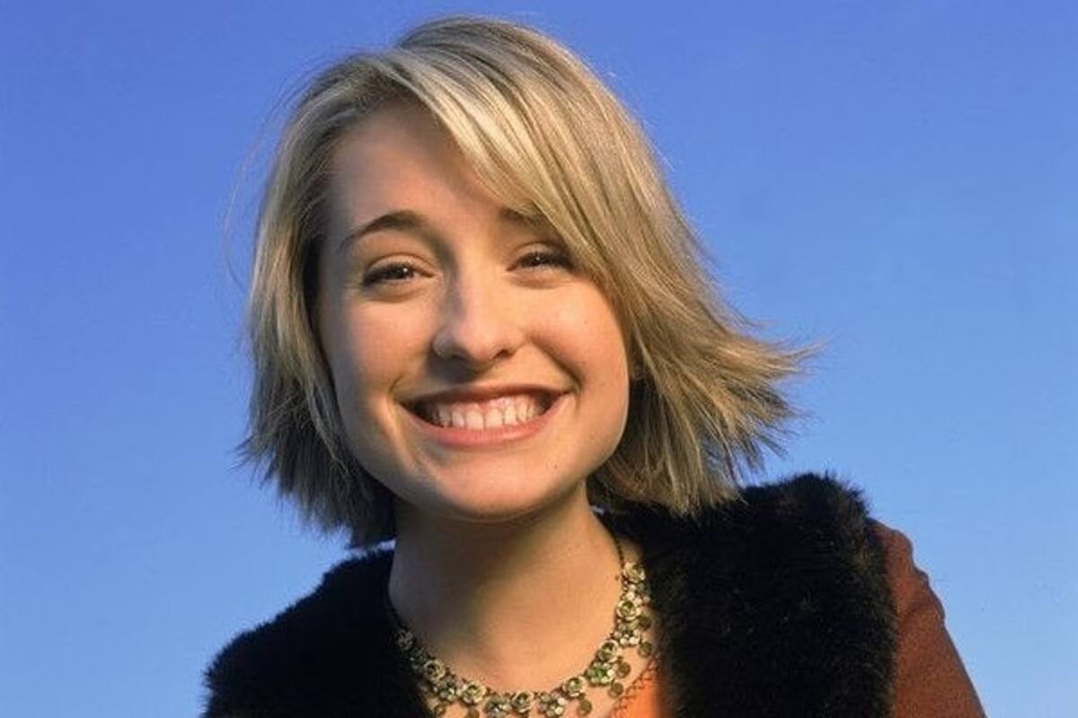 Allison Mack, estrella de “Smallville”, recibió tres años de prisión por reclutar mujeres para culto sexual NXIVM