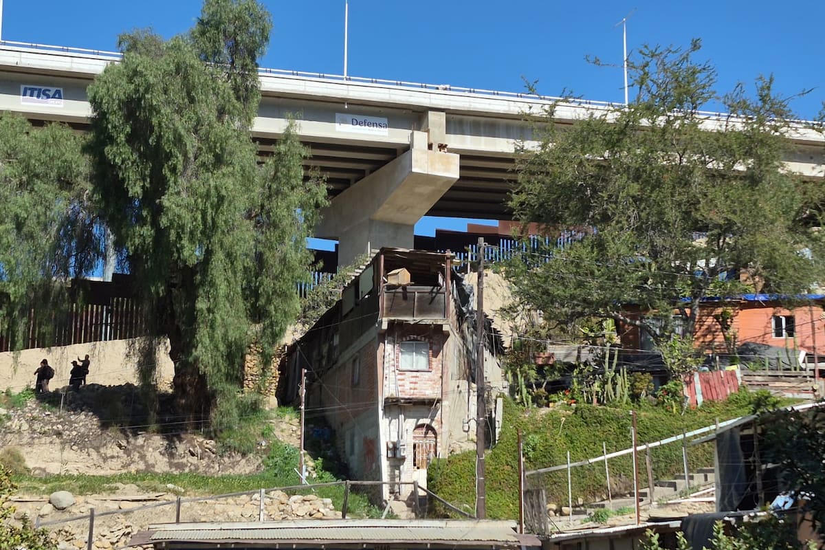 Exigen a la Presidenta reparación de daños por Viaducto Elevado