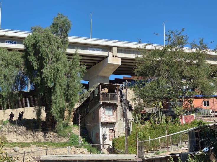 Exigen a la Presidenta reparación de daños por Viaducto Elevado