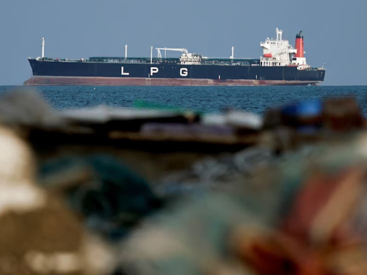 Irán advierte que el paso por el estrecho de Ormuz sigue abierto, pero exige coordinación con su Armada tras la guerra iniciada el 28 de febrero y subraya que la seguridad de la ruta petrolera será ahora una prioridad estratégica