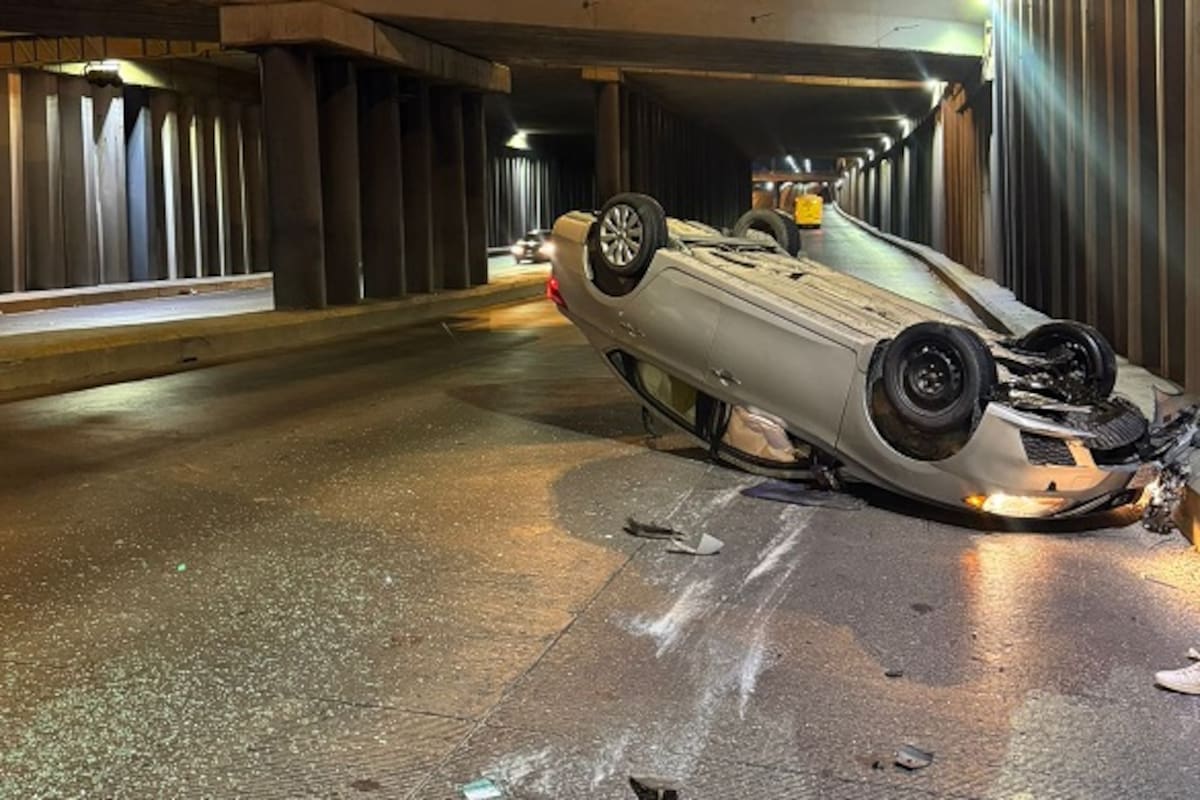 Choque y volcadura en el Distribuidor Vial