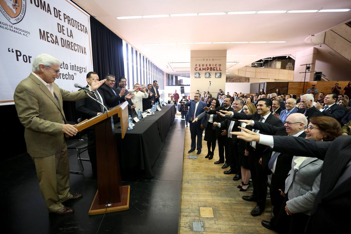 A ejercer con honestidad y ética, llama el gobernador Bonilla a abogados