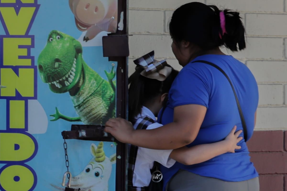 Regresan estudiantes de educación básica a las aulas tras vacaciones invernales