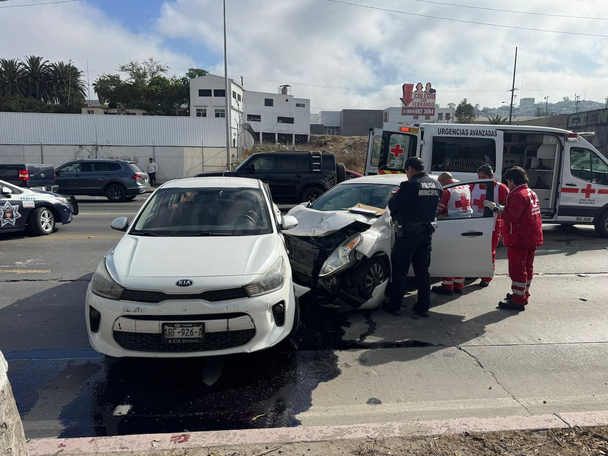 Los lesionados fueron trasladados al hospital para su valoración médica. Foto: Cortesía