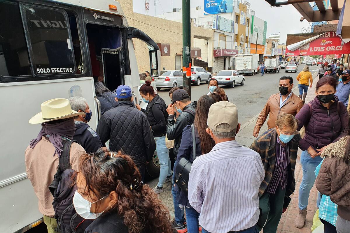 Otra vez faltan camiones; entran 500 taxis colectivos para contrarrestar las afectaciones