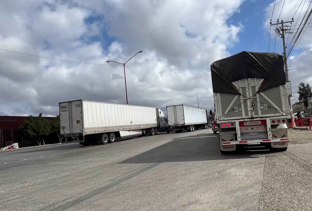 La fila inició desde la Glorieta de los Caídos en Avenida Aeropuerto Tijuana.