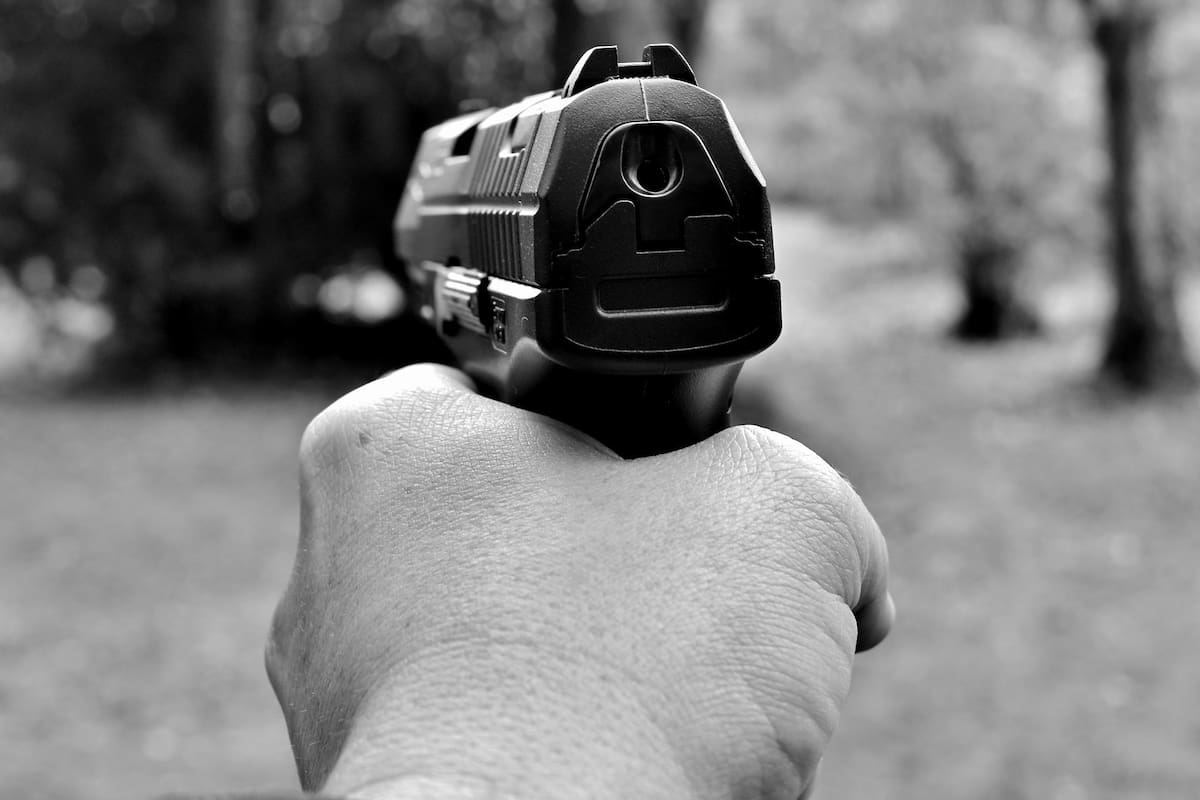 Detienen a funcionario de Sinaloa en posesión de arma de fuego, gobernador ya solicitó su destitución