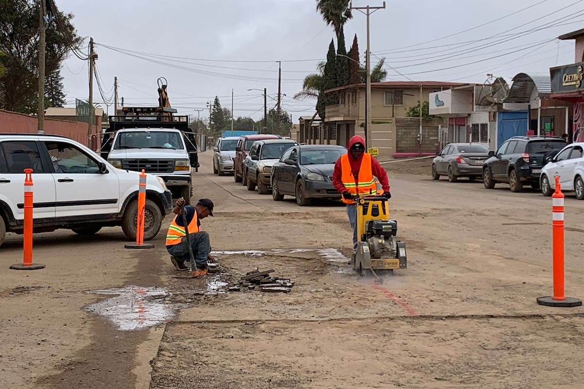 Arranca Gobierno de San Quintín jornada de bacheo
