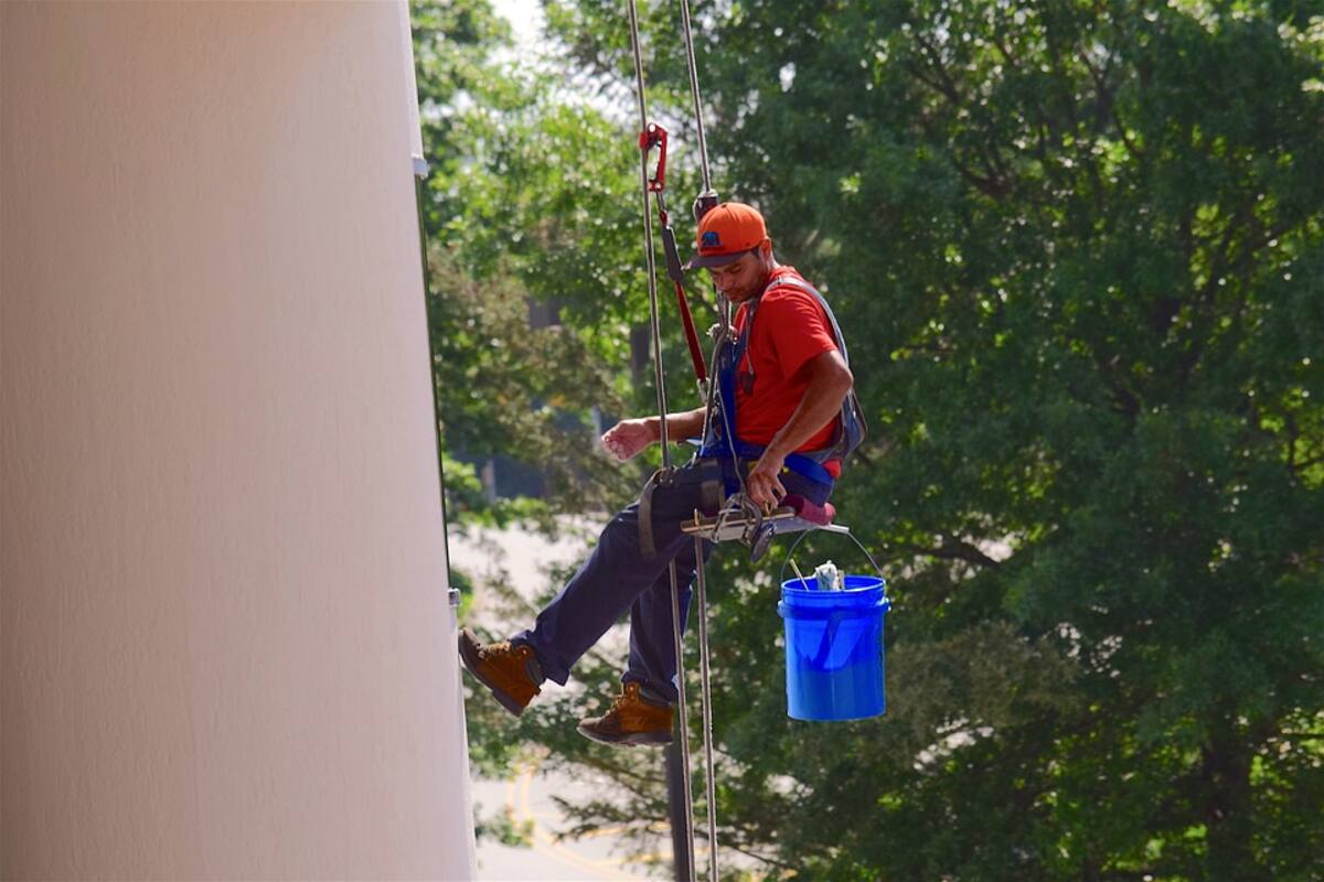 Actividad económica de México redujo su caída durante marzo