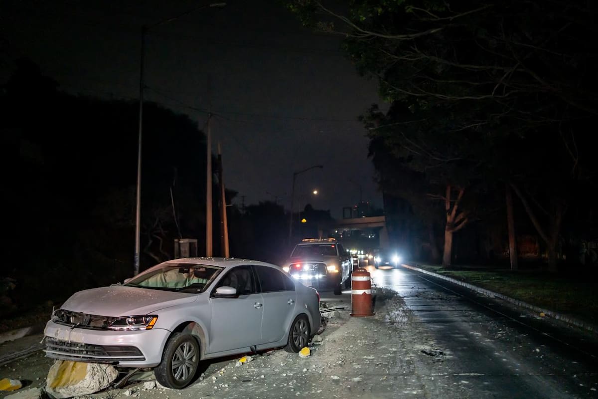 Choca vehículo en bulevar Padre Kino