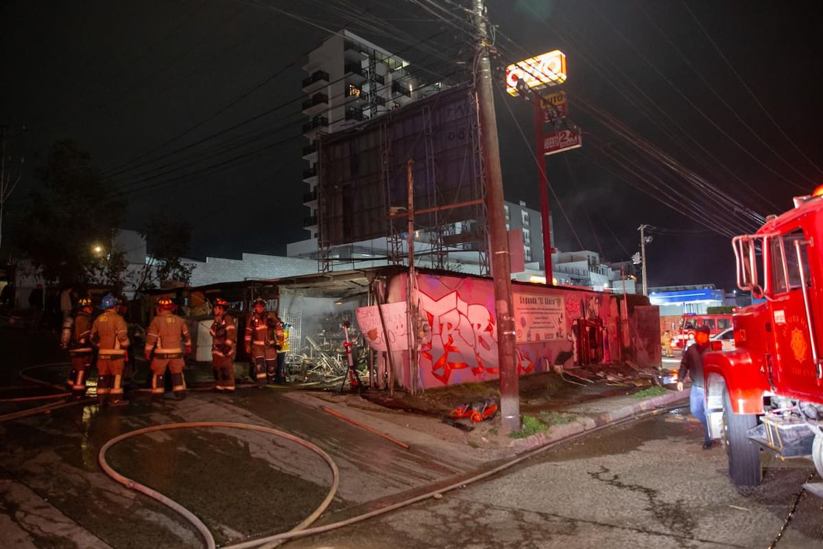 Incendio consume bazar de ropa, sospechan fue provocado
