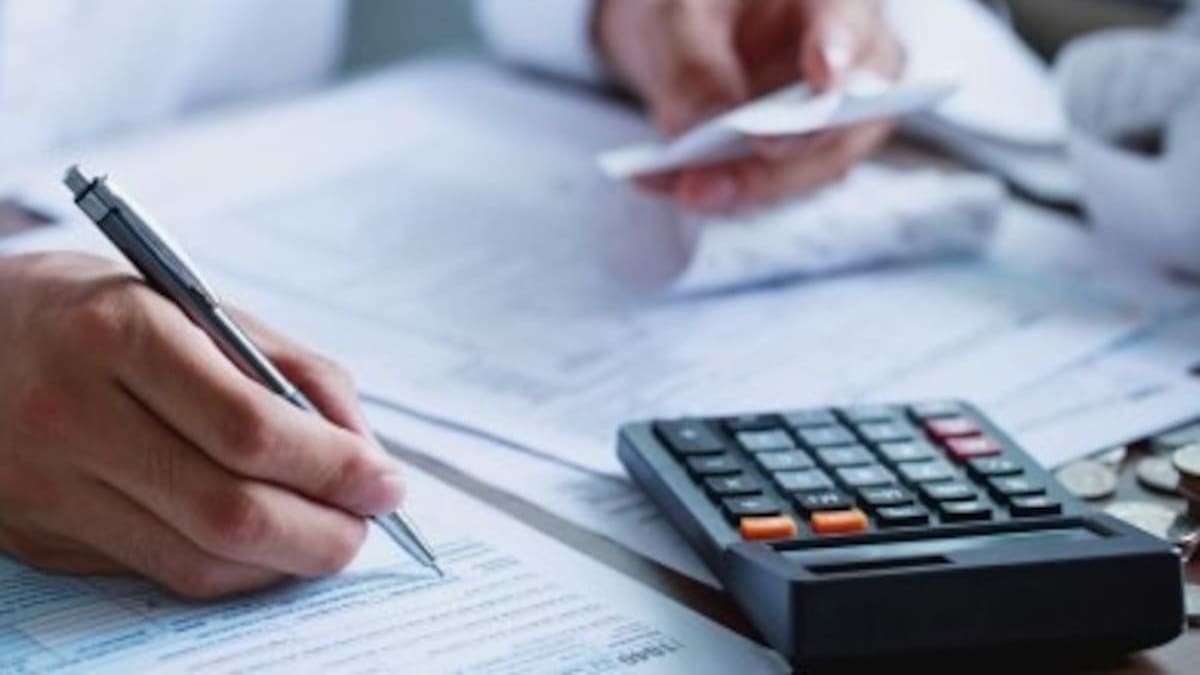 Mientras millones de personas en América Latina entregan casi la mitad de sus ingresos en impuestos, los más ricos aportan mucho menos, señala un estudio