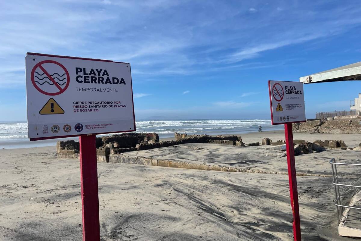 Siguen cerrados 2 tramos de playa de Rosarito por contaminación