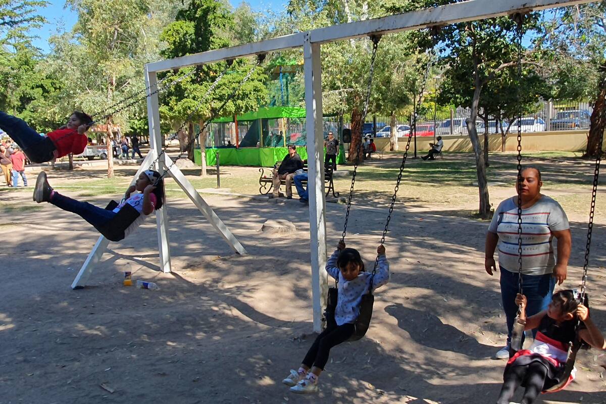 Disfrutan al aire libre "puente" de la Constitución