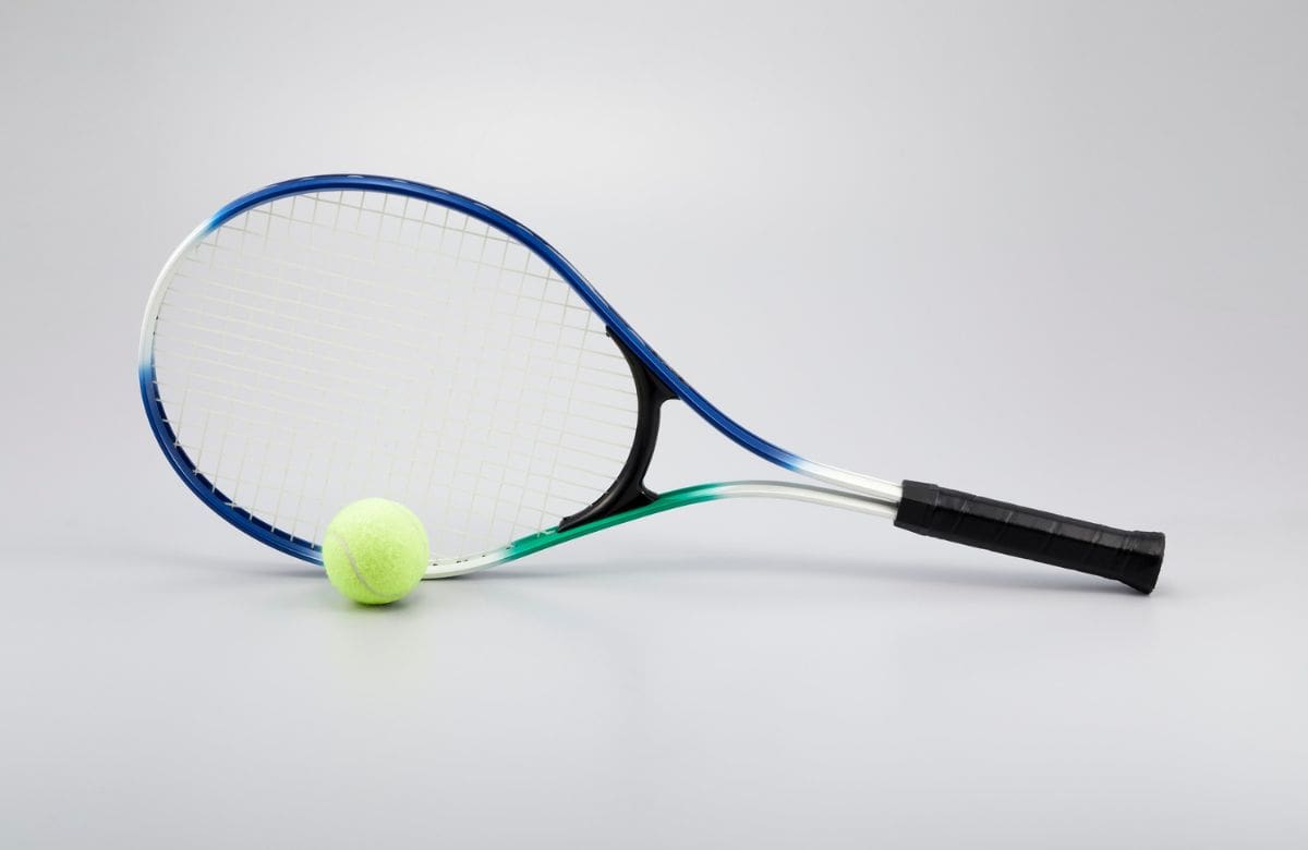 Antes de tirar tu raqueta de tenis vieja, conoce 2 ideas DIY para reutilizarla en artículos decorativos y funcionales | Foto: Especial (canva)