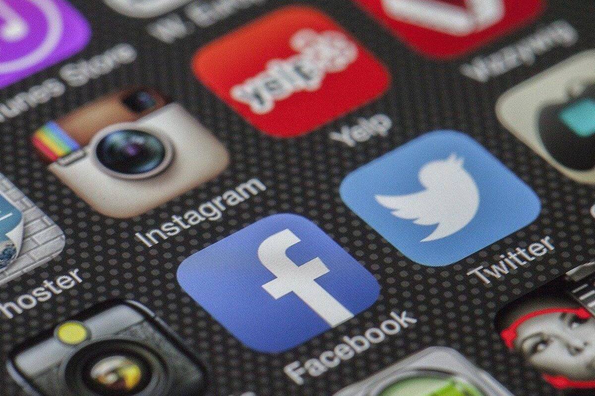 Las redes sociales pasan de ser "benditas" a adversarias de AMLO: Experta de FLACSO
