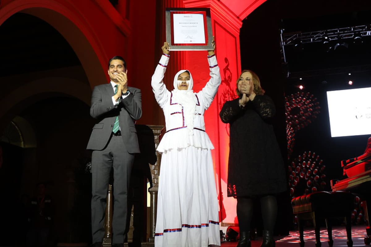 Valentina Torres enseña para que el canto originario Comcaác perdure