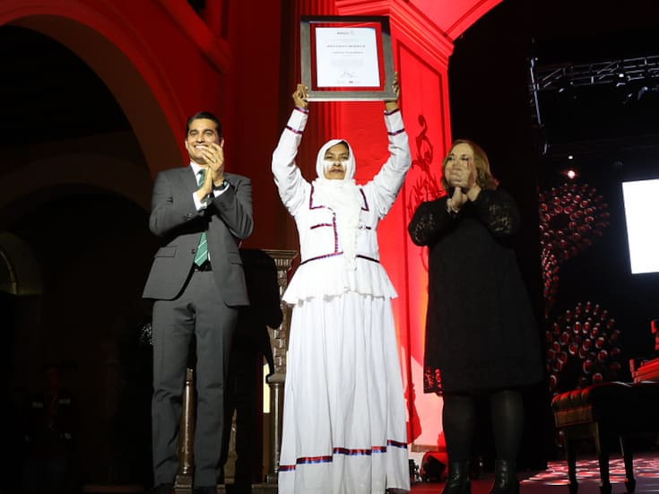 Valentina Torres enseña para que el canto originario Comcaác perdure
