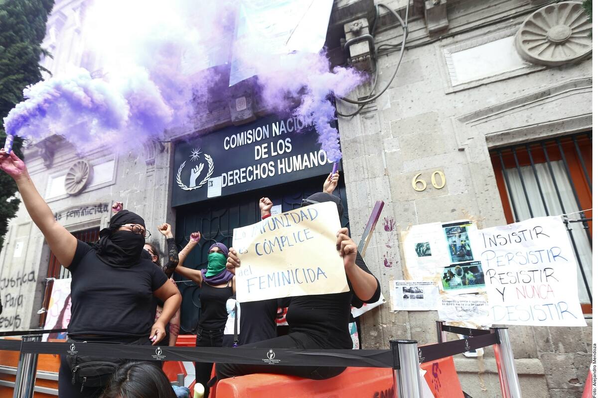 Reunión con Segob fue un triunfo: Feministas que tomaron CNDH; "hasta no ver no creer", señalaron