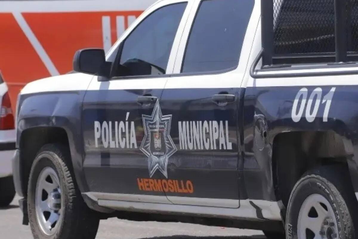 Detienen a hombre en vehículo con apariencia de patrulla en la colonia Solidaridad