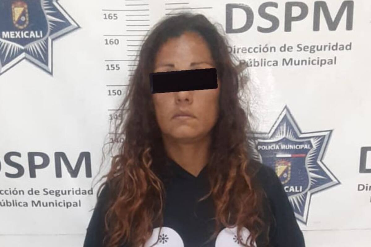 Recuperan auto robado y arrestan a mujer que lo conducía