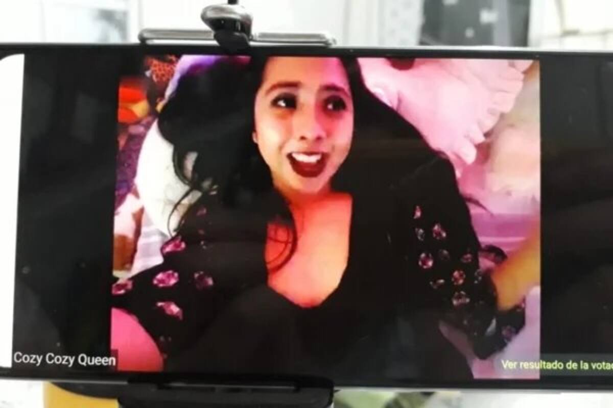 "Camgirl", más allá de un desnudo por webcam