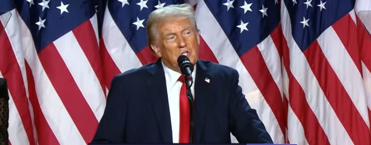 Trump dando su discurso de la "victoria" en Palm Beach./Foto: ABC News.