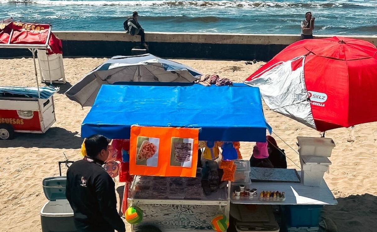 Las acciones consisten en recorridos operativos para revisar que el comercio en vía pública opere conforme a la normatividad.