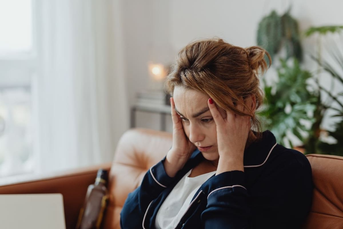 Estudio revela por qué el dolor crónico dura más en las mujeres que en los hombres; aseguran que no es cuestión de “carácter”