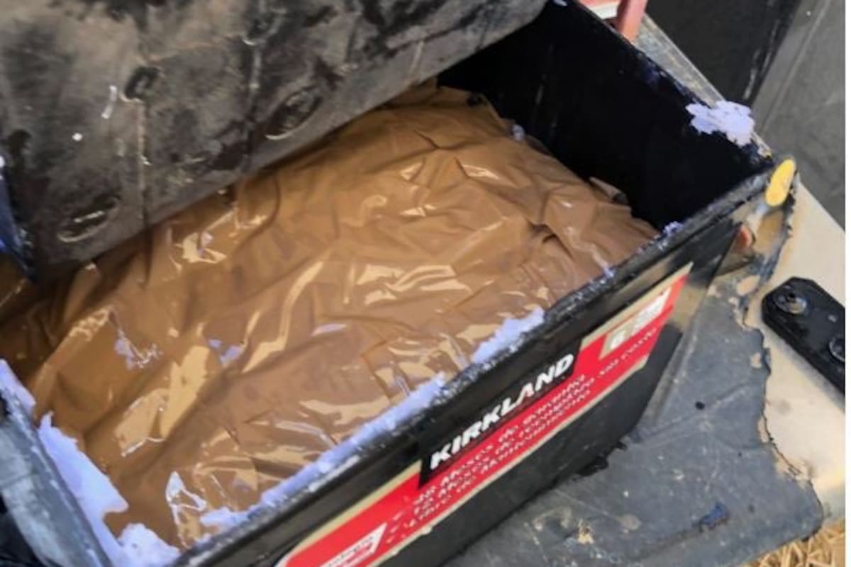 Encuentran drogas en batería automotriz
