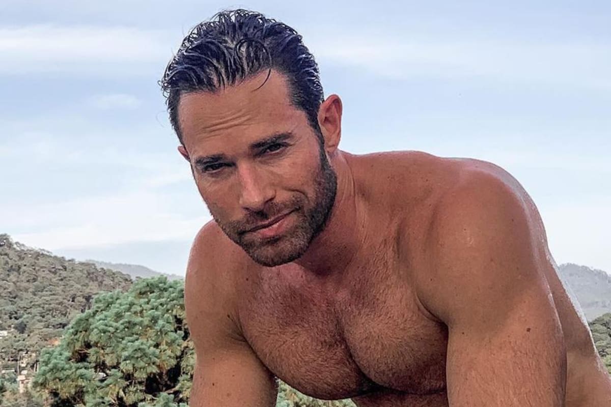 ¡A lo Zague! Sebastián Rulli graba Tik Tok imitando a Juan Gabriel