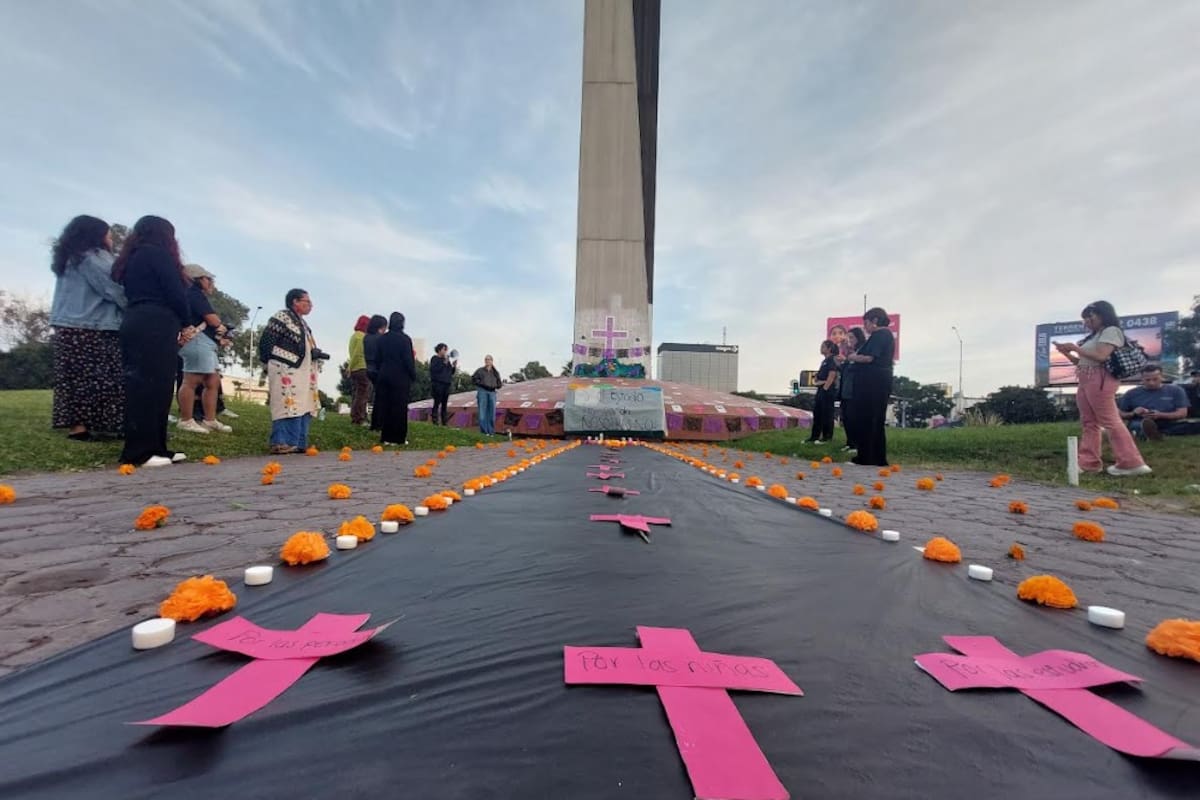 Un minuto de silencio para las mujeres víctimas de feminicidio