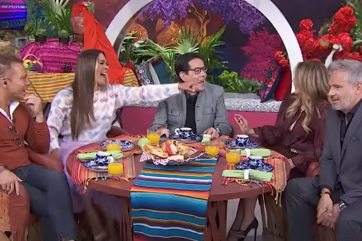 "Me casé virgen": Galilea Montijo se burla de Andrea Legarreta en programa en vivo