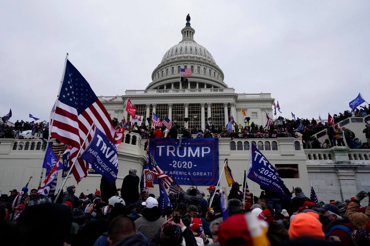Asalto al Capitolio tras triunfo de Biden ante Trump en 2021: Seguidores del expresidente Donald Trump asaltan en Capitolio de EU, el 6 de enero de 2021, en Washington. | Crédito: EFE/Will Oliver