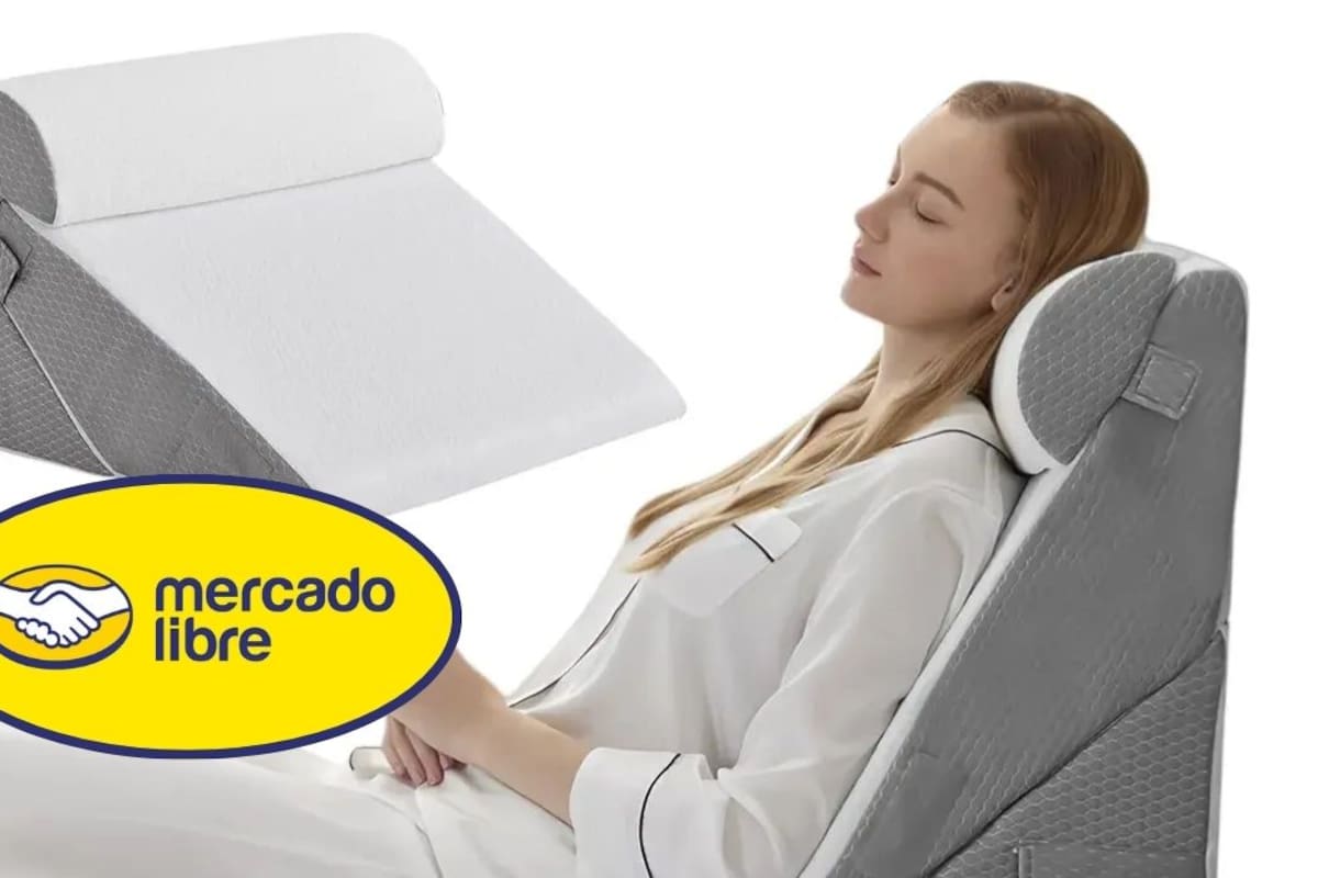 Mercado Libre rebaja a 558 pesos la almohada de cuña ergonómica que ayuda a prevenir el reflujo ácido y mejorar la postura al dormir