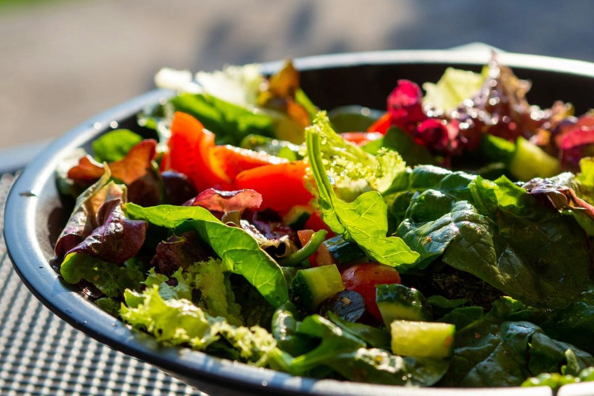 3 ensaladas ligeras y nutritivas para enero que ayudan a comer más saludable, mejorar la digestión y retomar hábitos equilibrados después de las fiestas