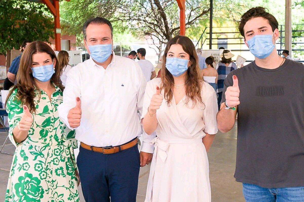 Elecciones en Sonora: Vota Antonio Astiazarán y dice que espera que sea jornada en paz