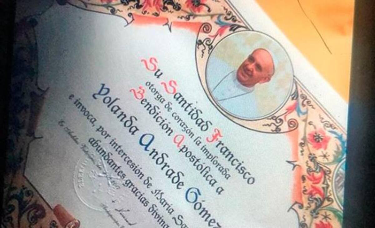 Yolanda Andrade recibió bendición del Papa Francisco.
