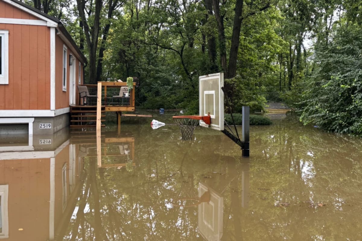 Las inundaciones más graves de Indianapolis en más de 30 años dejan al menos cinco muertos en Indiana tras lluvias de hasta 280 milímetros en dos días, mientras continúan los rescates y la respuesta de emergencia