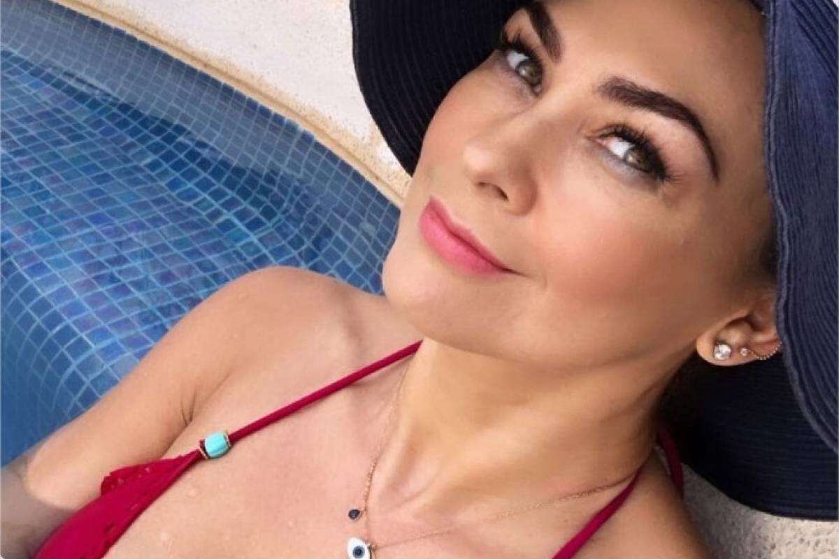 ¡Cuerpazo! Aracely Arámbula seduce las redes en bikini tejido