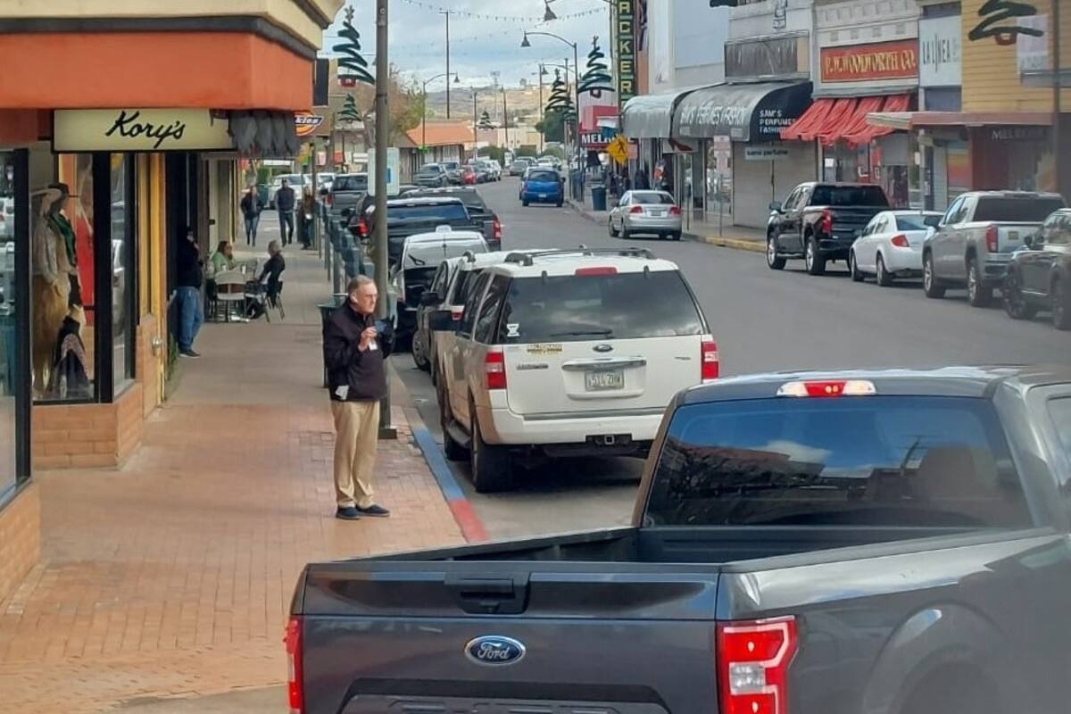 Caída del peso preocupa a comercios de Arizona ¿Cómo les afecta?