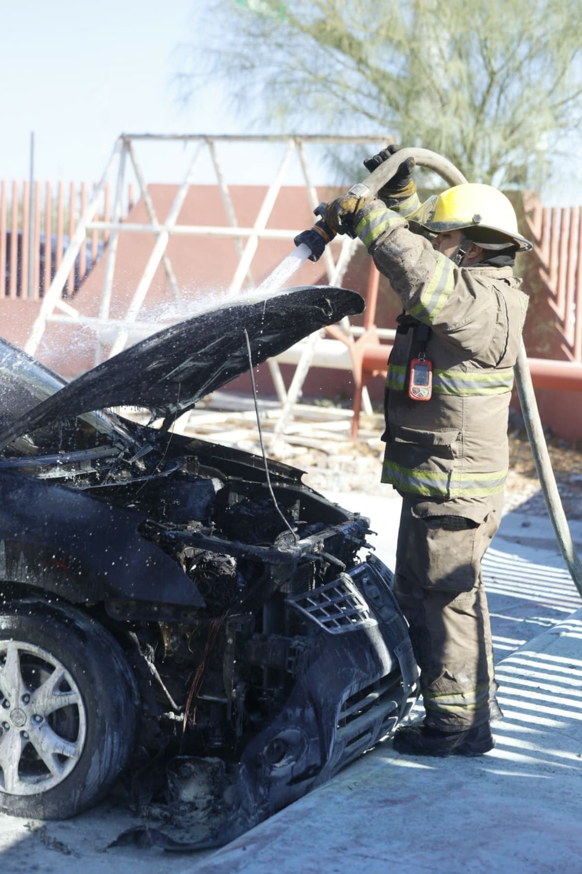 Bomberos controlaron el incendio.