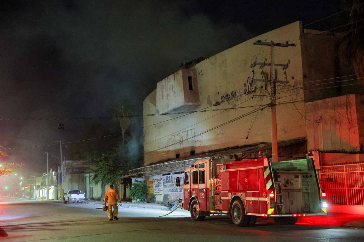 Incendio en Cinema 70 de Hermosillo moviliza a Bomberos