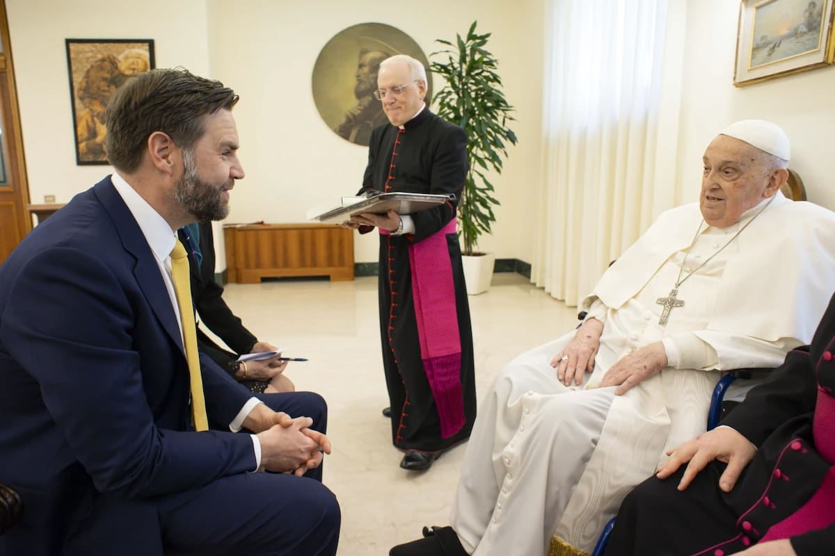 El Papa Francisco murió el 21 de abril de 2025 a los 88 años, víctima de un derrame cerebral. Horas antes, el vicepresidente estadounidense, JD Vance se reunió con él en el Vaticano. | Crédito: AP