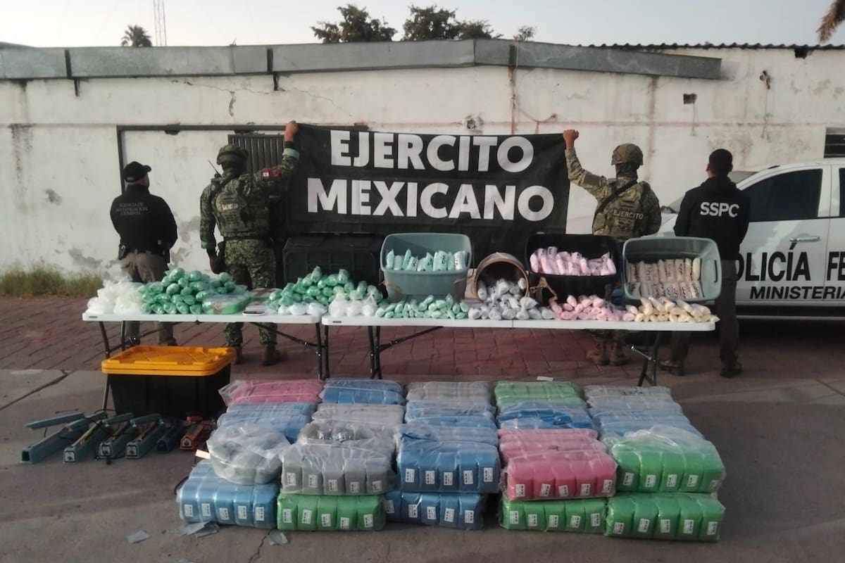 Defensa en coordinación con la FGR aseguran más de 52 kilogramos de presunta droga en Navojoa, Sonora