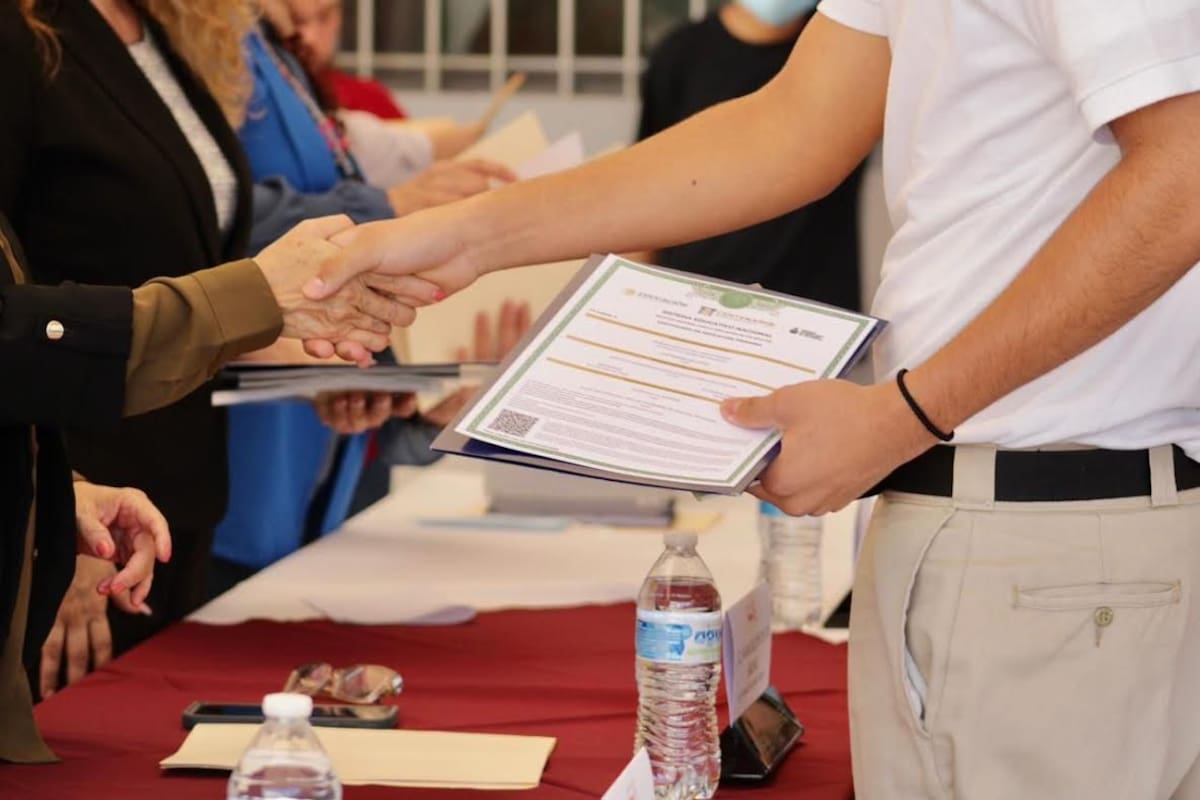 El Itama recibe el apoyo de varias instituciones, entre éstas el ISEA, para
que los menores puedan concluir sus estudios de primaria o secundaria.