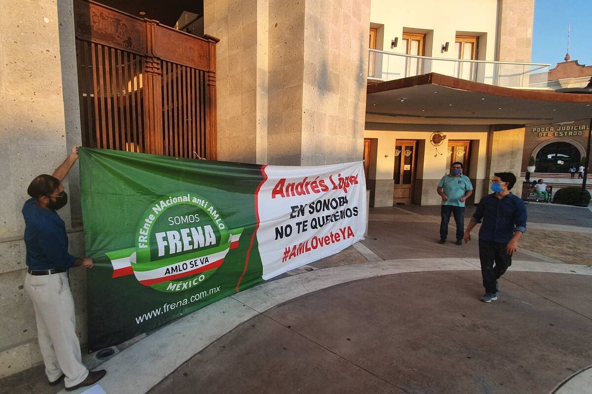 Frenaaa se manifiesta contra AMLO en Plaza Bicentenario